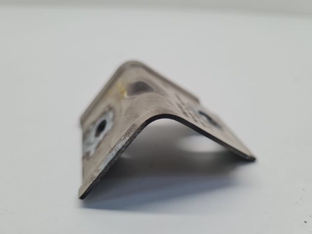 bontott VW GOLF VII Jobb Sárvédő Oldaltartó