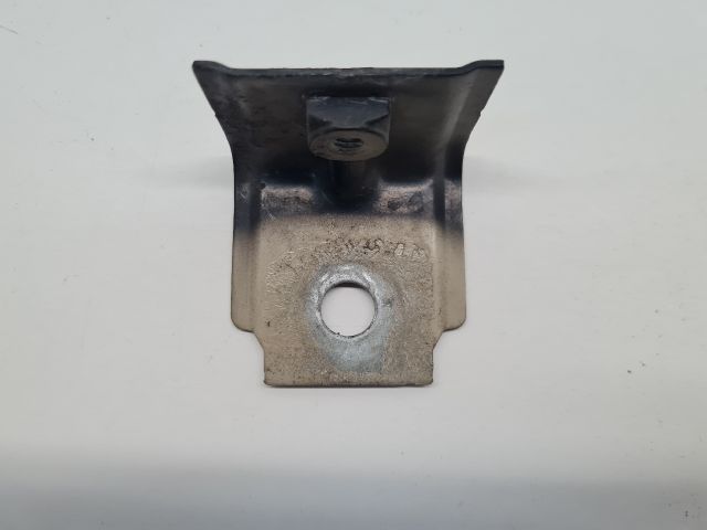 bontott VW GOLF VII Jobb Sárvédő Oldaltartó