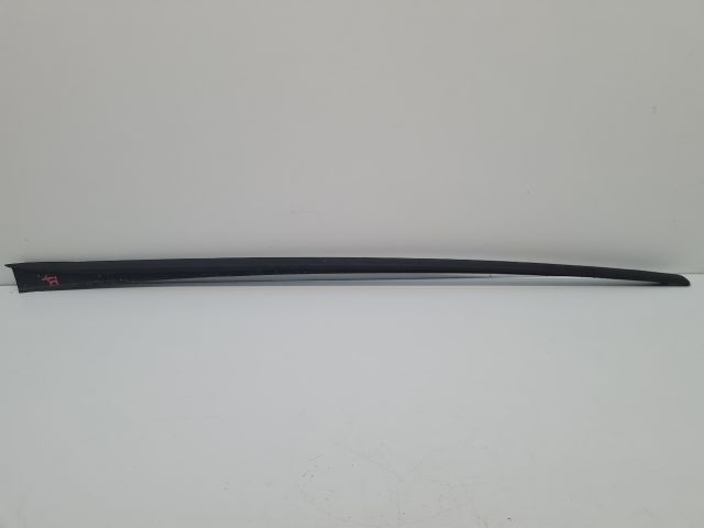 bontott VW GOLF VII Jobb Szélvédő Alatti Vízelvezető Műanyag