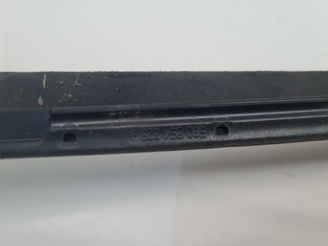 bontott VW GOLF VII Jobb Szélvédő Alatti Vízelvezető Műanyag