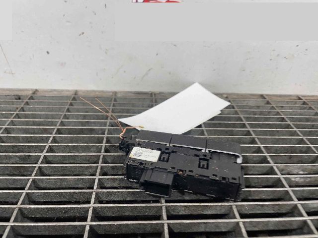 bontott VW GOLF VII Kapcsoló (Magában)