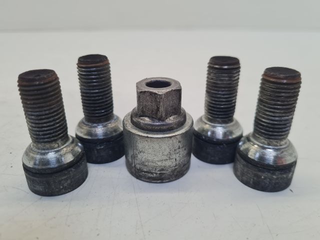 bontott VW GOLF VII Kerékőr Szett