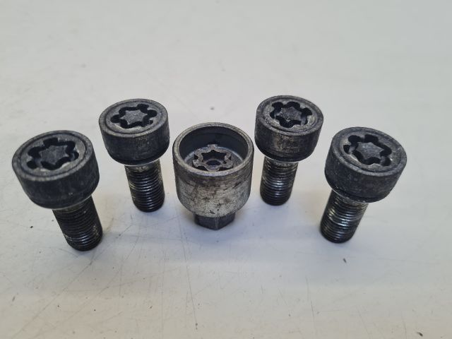 bontott VW GOLF VII Kerékőr Szett