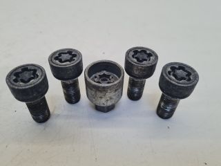 bontott VW GOLF VII Kerékőr Szett