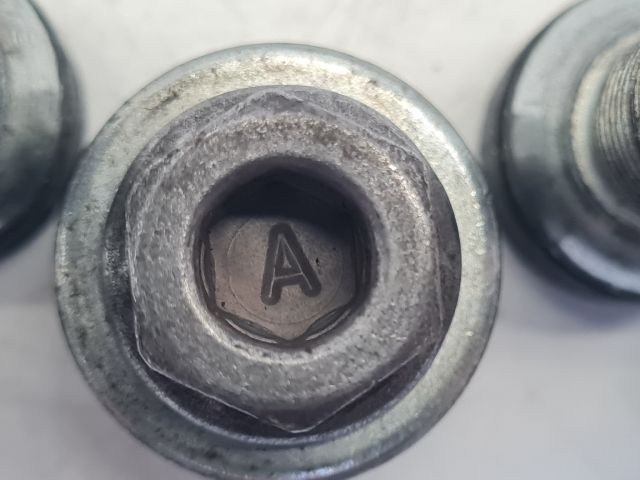 bontott VW GOLF VII Kerékőr Szett