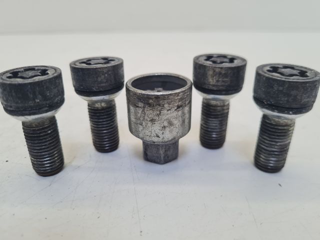 bontott VW GOLF VII Kerékőr Szett