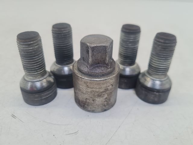 bontott VW GOLF VII Kerékőr Szett