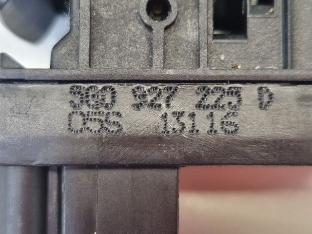 bontott VW GOLF VII Kézifék Kapcsoló