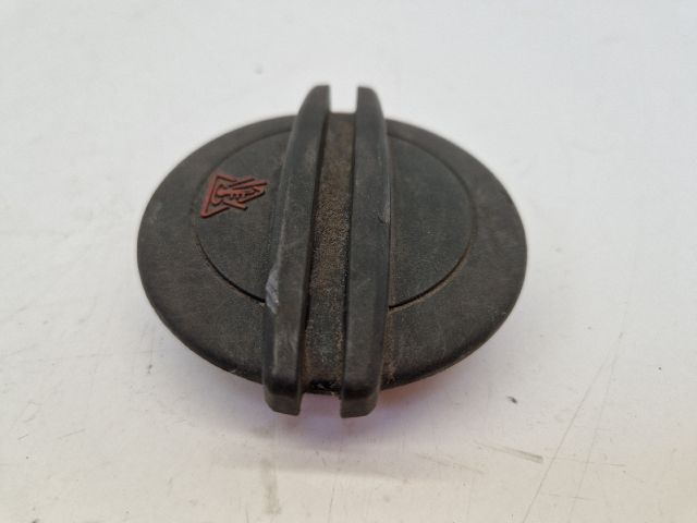 bontott VW GOLF VII Kiegyenlítőtartály Sapka