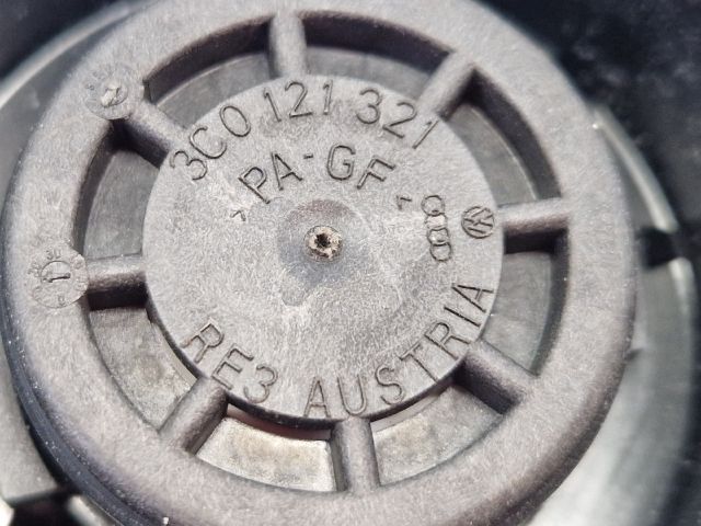 bontott VW GOLF VII Kiegyenlítőtartály Sapka