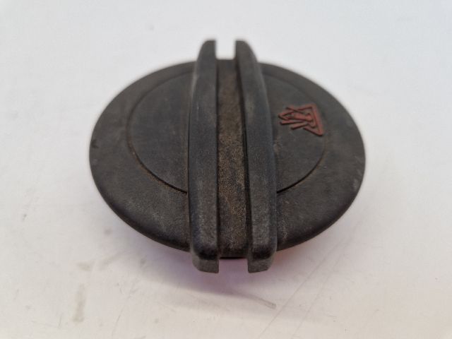 bontott VW GOLF VII Kiegyenlítőtartály Sapka