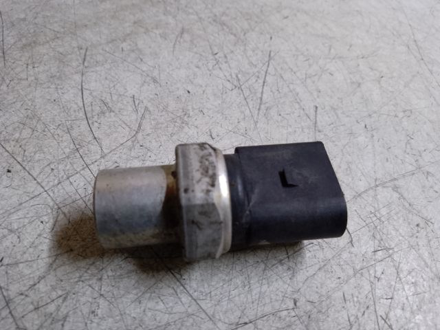 bontott VW GOLF VII Klíma Nyomásérzékelő Kapcsoló