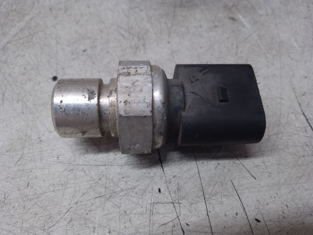 bontott VW GOLF VII Klíma Nyomásérzékelő Kapcsoló