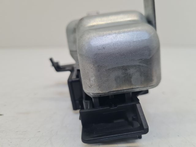 bontott VW GOLF VII Kormányzár (Elektromos)