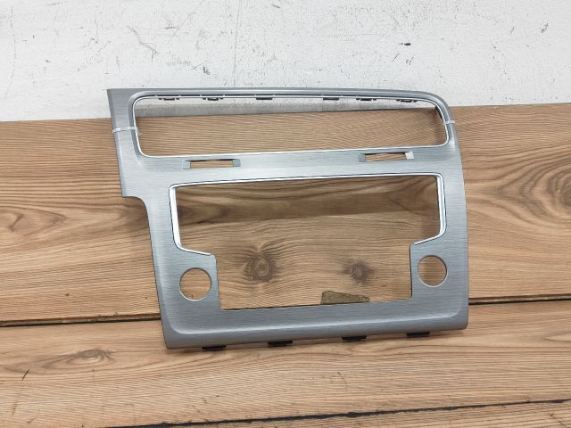 bontott VW GOLF VII Középkonzol Keret
