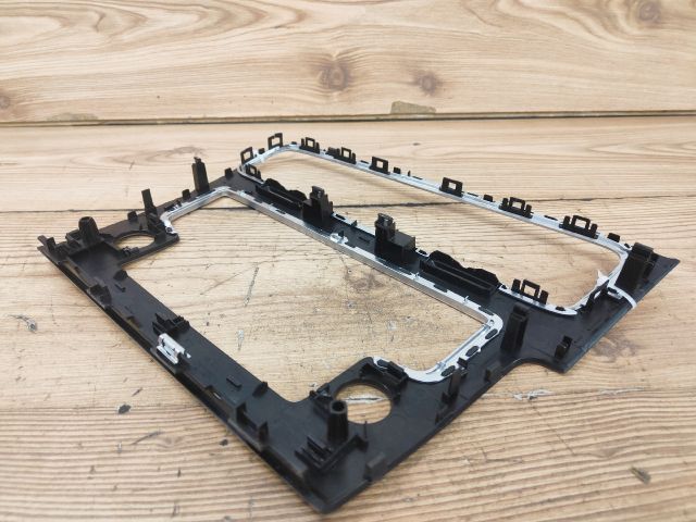 bontott VW GOLF VII Középkonzol Keret
