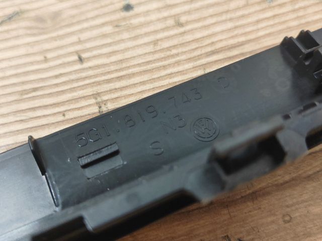 bontott VW GOLF VII Középkonzol Keret