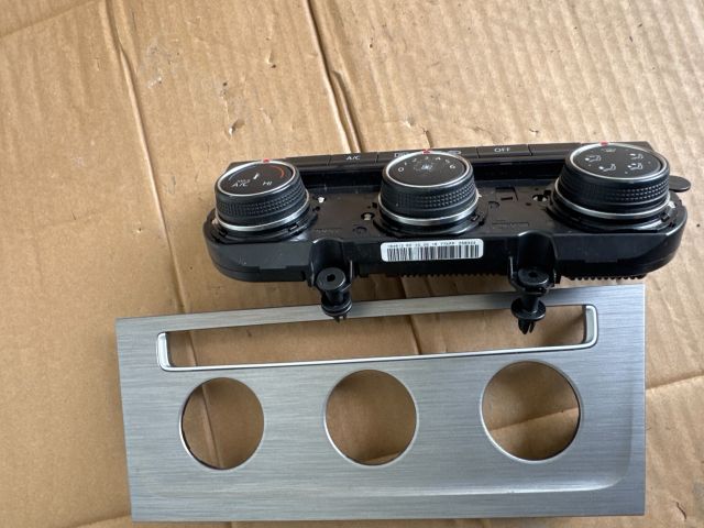 bontott VW GOLF VII Középkonzol Vezérlő Panel