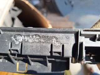 bontott VW GOLF VII Középső Szellőző Keret