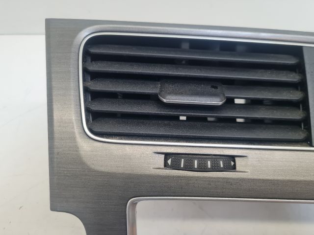 bontott VW GOLF VII Középső Szellőző