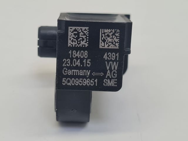 bontott VW GOLF VII Központi Ütközés Érzékelő