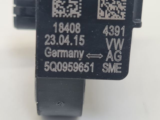 bontott VW GOLF VII Központi Ütközés Érzékelő