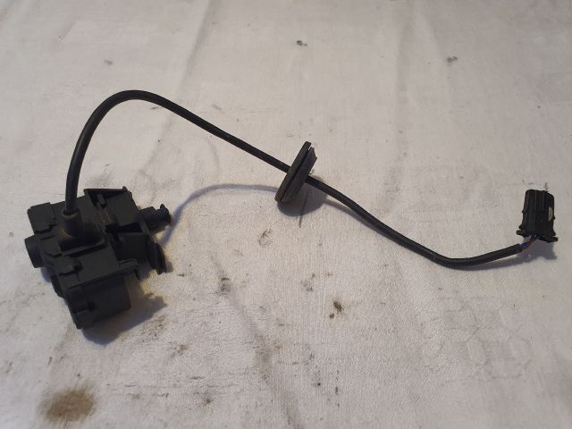 bontott VW GOLF VII Központizár Motor Tankajtó