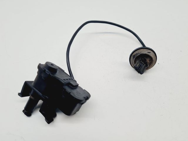 bontott VW GOLF VII Központizár Motor Tankajtó