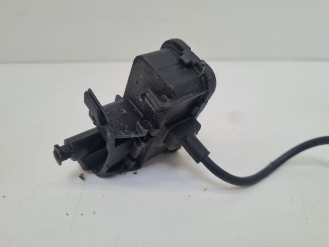 bontott VW GOLF VII Központizár Motor Tankajtó