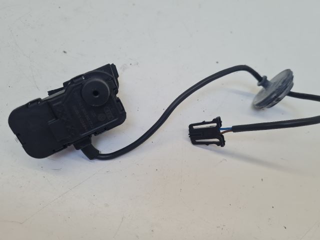 bontott VW GOLF VII Központizár Motor Tankajtó