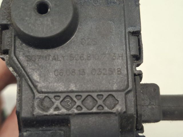 bontott VW GOLF VII Központizár Motor Tankajtó