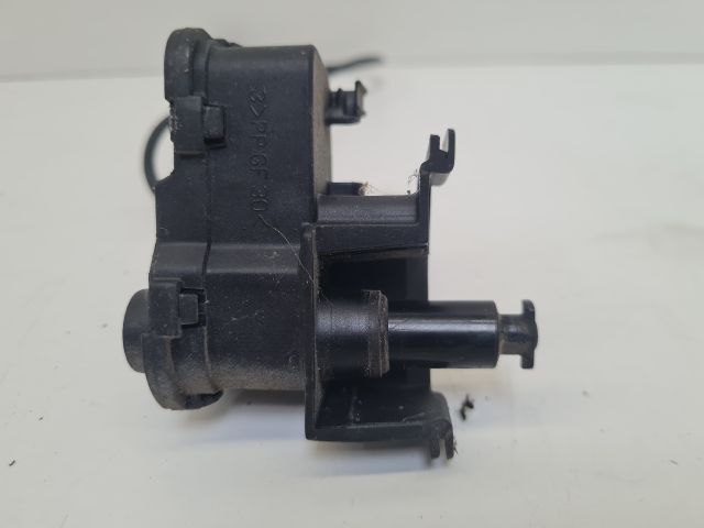 bontott VW GOLF VII Központizár Motor Tankajtó