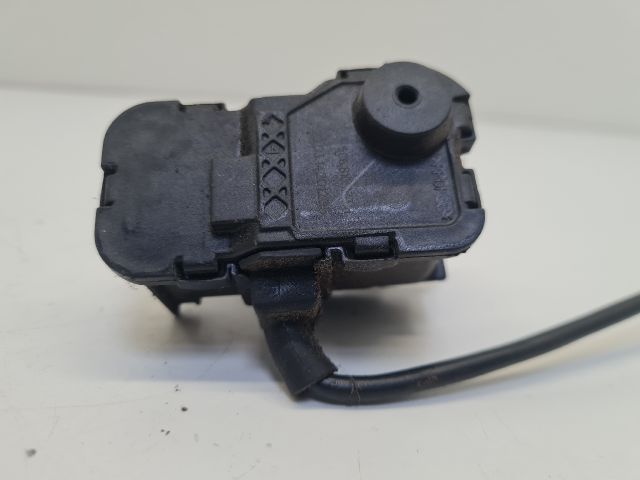 bontott VW GOLF VII Központizár Motor Tankajtó