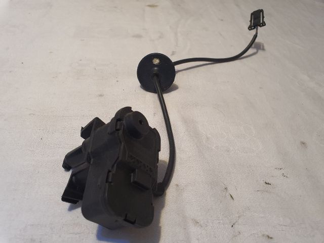 bontott VW GOLF VII Központizár Motor Tankajtó