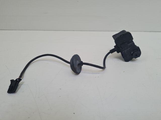 bontott VW GOLF VII Központizár Motor Tankajtó