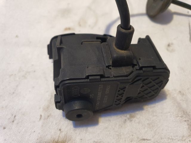 bontott VW GOLF VII Központizár Motor Tankajtó