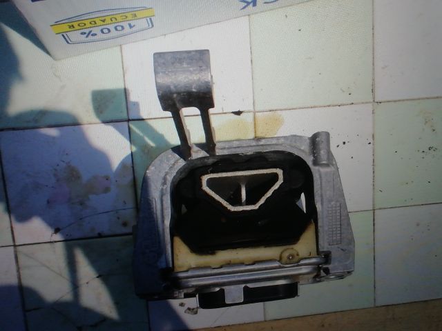 bontott VW GOLF VII Motor Tartó Bak (Fém)