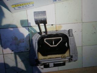 bontott VW GOLF VII Motor Tartó Bak (Fém)