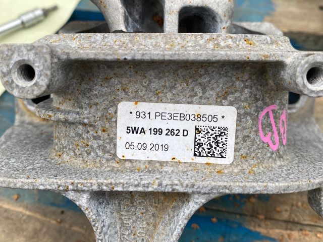 bontott VW GOLF VII Motor Tartó Bak (Fém)