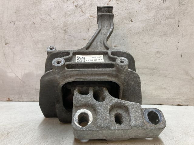 bontott VW GOLF VII Motor Tartó Bak Jobb