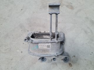 bontott VW GOLF VII Motor Tartó Bak Jobb