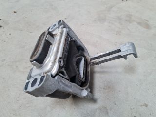 bontott VW GOLF VII Motor Tartó Bak Jobb
