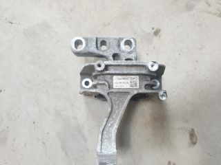 bontott VW GOLF VII Motor Tartó Bak Jobb