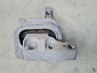 bontott VW GOLF VII Motor Tartó Bak Jobb