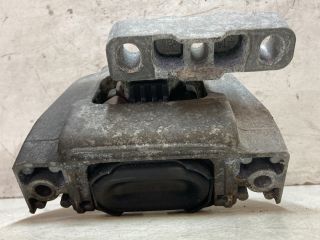 bontott VW GOLF VII Motor Tartó Bak Jobb