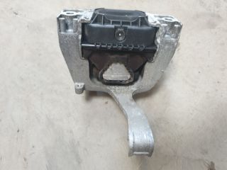 bontott VW GOLF VII Motor Tartó Bak Jobb