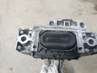 bontott VW GOLF VII Motor Tartó Bak Jobb