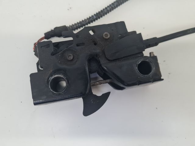 bontott VW GOLF VII Motorháztető Nyitó Bowden