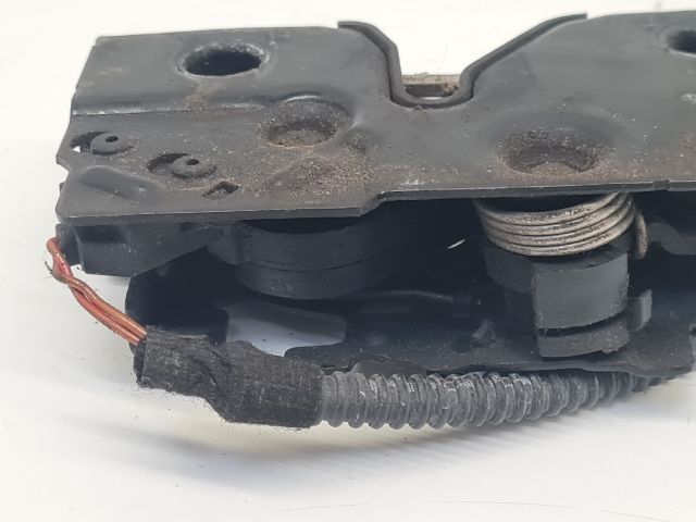 bontott VW GOLF VII Motorháztető Nyitó Bowden