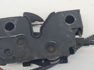 bontott VW GOLF VII Motorháztető Nyitó Bowden